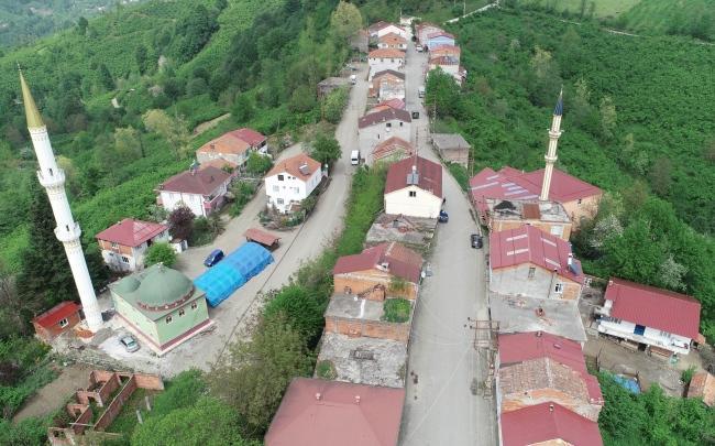 1 adımla kent değiştiren mahalle sakinleri 1 dakika arayla iftar yapıyor